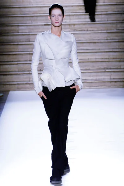 Look 10